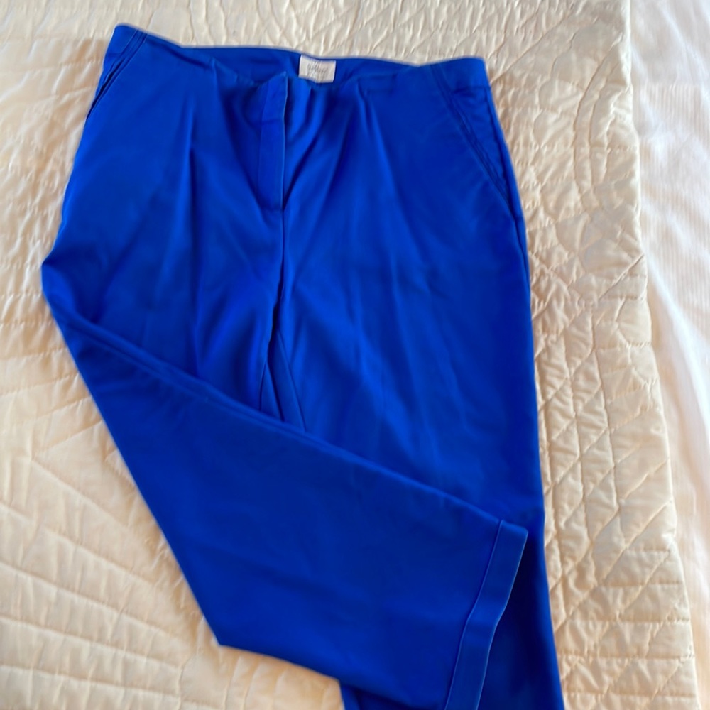 Chico’s So Slimming blue crops